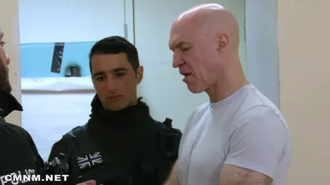 Exposición secreta del policía – Sexo oral en cabina de baño público (Parte 1)