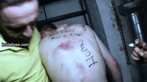Sesso Orale Estremo in Camera Buia – Eiaculazione Facciale Intensa