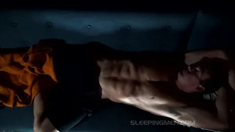 Slapend Kereltje Wordt Wakker Geblazen met Oraal & Vastgebonden - Beau Flexxx Keert Terug