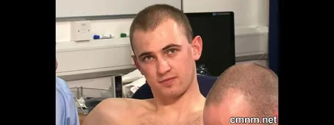 CMNM Erwischt ohne Kleider: Paul oral, manual und Küssen im Büro