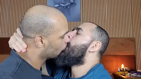 Adam Beard & Victor Ramos: Intense Oral Sex – Giant Tongue Suck & Kiss