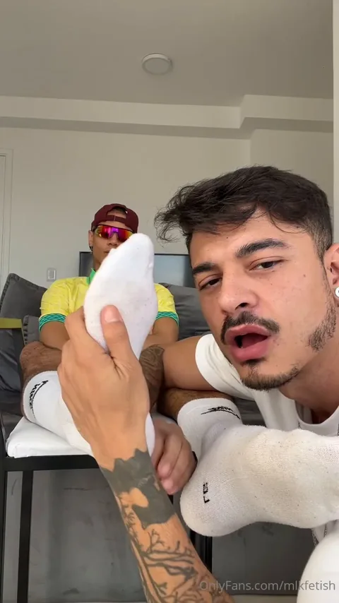 MLK Fetish Master Sucks & Jerks His Feet While Getting Oral