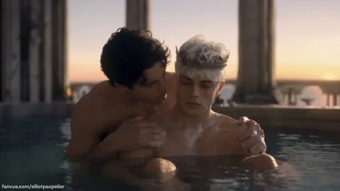 Elliot Paupelier Sesso Orale, Baci, Masturbazione in Stanza Oscura & Piscina