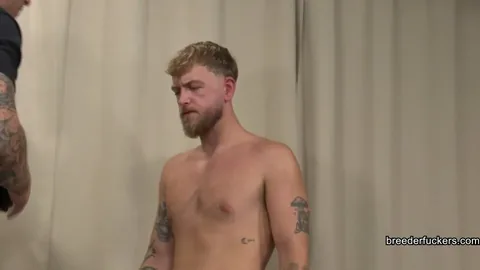 Ben sexo oral en el baño – De rodillas, de pie y primer plano en el espejo