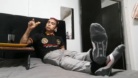 Teen Male Feet Farting After Pizza | Clips4sale